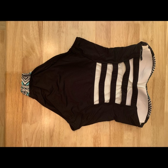 Kenneth Cole NY Nomad One Piece Swimsuit, M - Picture 3 of 7